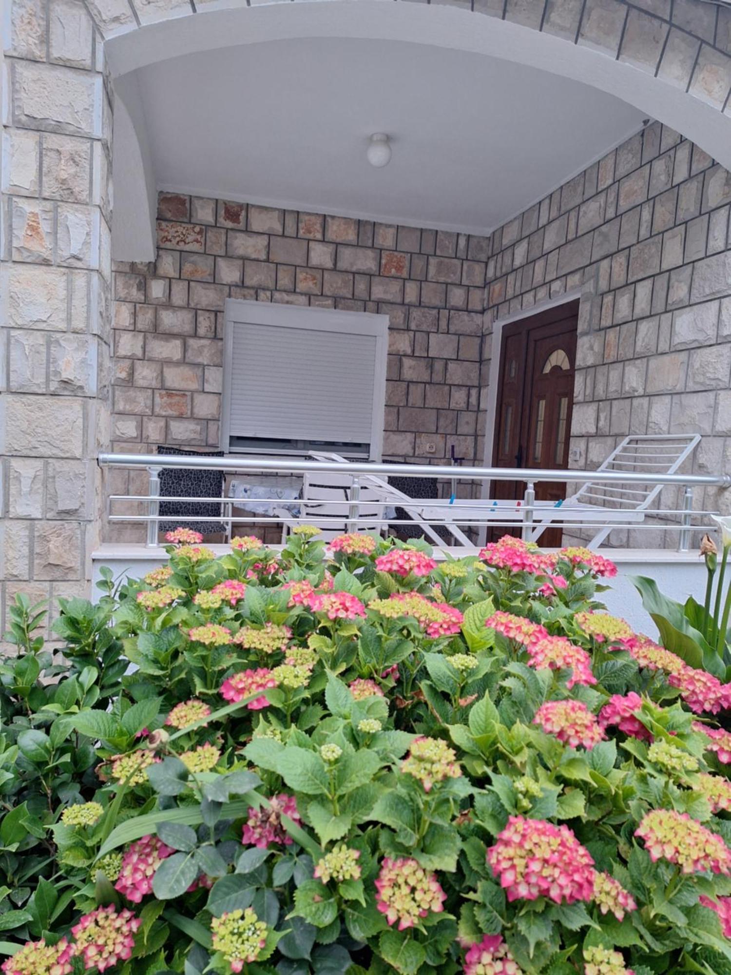 Apartments Kuc Bar Luaran gambar