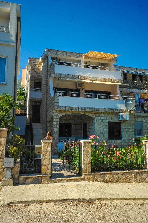 Apartments Kuc Bar Luaran gambar