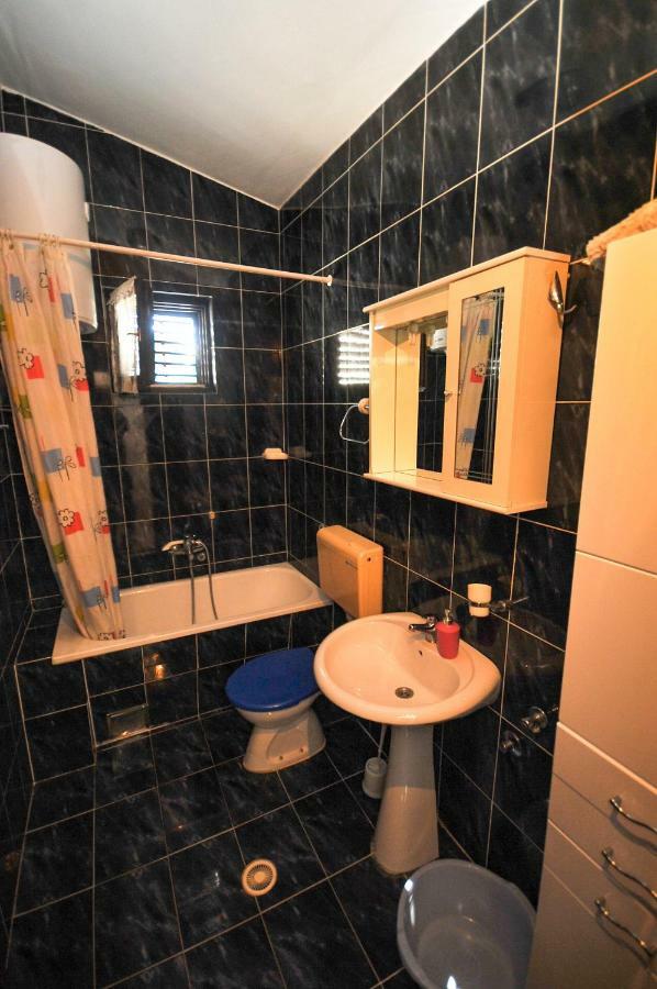 Apartments Kuc Bar Luaran gambar