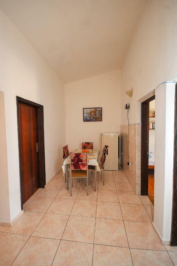 Apartments Kuc Bar Luaran gambar